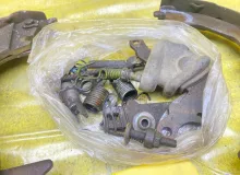 Механизм стояночного тормоза TOYOTA LAND CRUISER/LAND CRUISER CYGNUS/LX470 2003 UZJ100/UZJ100L/UZJ100/FZJ100/FZJ105/HDJ100/HDJ100L/HDJ101/HDJ101K/HZJ105/HZJ105L 2UZFE, задний правый