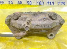 Суппорт TOYOTA LAND CRUISER/LAND CRUISER CYGNUS/LX470 2002/Цвет 070 4773060080 UZJ100/UZJ100L/UZJ100/FZJ100/FZJ105/HDJ100/HDJ100L/HDJ101/HDJ101K/HZJ105/HZJ105L 2UZFE, передний правый