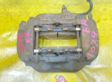 Суппорт TOYOTA LAND CRUISER/LAND CRUISER CYGNUS/LX470 2002/Цвет 070 4773060080 UZJ100/UZJ100L/UZJ100/FZJ100/FZJ105/HDJ100/HDJ100L/HDJ101/HDJ101K/HZJ105/HZJ105L 2UZFE, передний правый