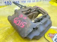 Суппорт TOYOTA LAND CRUISER/LAND CRUISER CYGNUS/LX470 2002/Цвет 070 4773060080 UZJ100/UZJ100L/UZJ100/FZJ100/FZJ105/HDJ100/HDJ100L/HDJ101/HDJ101K/HZJ105/HZJ105L 2UZFE, передний правый