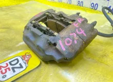Суппорт TOYOTA LAND CRUISER/LAND CRUISER CYGNUS/LX470 2002/Цвет 070 4773060080 UZJ100/UZJ100L/UZJ100/FZJ100/FZJ105/HDJ100/HDJ100L/HDJ101/HDJ101K/HZJ105/HZJ105L 2UZFE, передний правый