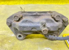 Суппорт TOYOTA LAND CRUISER/LAND CRUISER CYGNUS/LX470 2000/Цвет 4M9 4775060080 UZJ100/UZJ100L/UZJ100/FZJ100/FZJ105/HDJ100/HDJ100L/HDJ101/HDJ101K/HZJ105/HZJ105L 2UZFE, передний левый