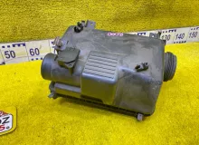 Корпус воздушного фильтра TOYOTA LAND CRUISER PRADO/HILUX SURF 2003 1770062140 VZJ120W/VZJ120/VZJ121W/VZJ121/VZJ125W/VZJ125/VZN210W/VZN210/VZN215W/VZN215 5VZFE, передний