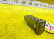 Кнопка включения подогрева сидений TOYOTA LAND CRUISER/LAND CRUISER CYGNUS/LX470 2002/Цвет 070 8475160080 UZJ100/UZJ100L/UZJ100/FZJ100/FZJ105/HDJ100/HDJ100L/HDJ101/HDJ101K/HZJ105/HZJ105L 2UZFE, передняя левая