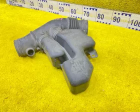Патрубок воздушного фильтра Toyota