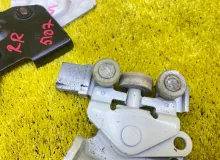 Ролик раздвижной двери NISSAN SERENA 2016/Цвет QAB 824101VA2B GFC27 MR20DD, задний правый