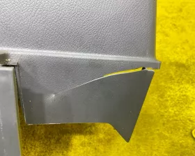 Бардачок между сиденьями MITSUBISHI