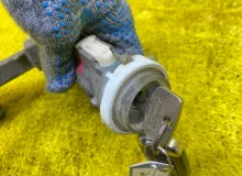 Замок зажигания TOYOTA TUNDRA 1999/Цвет 202 6905734030 UCK40L 2UZFE, передний