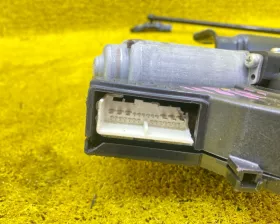 Доводчик двери пятой TOYOTA