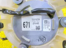 Мотор охлаждения батареи TOYOTA ESQUIRE/NOAH/VOXY 2015/Цвет 220 G923028030 ZWR80/ZRR80W/ZRR80G/ZRR80/ZRR85G/ZRR85W/ZRR85/ZWR80G/ZWR80W 2ZRFXE, передний