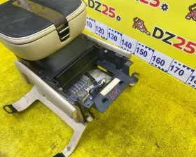 Бардачок между сиденьями CADILAC