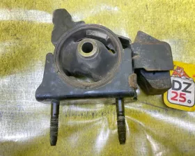 Подушка двигателя TOYOTA