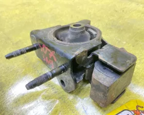 Подушка двигателя TOYOTA