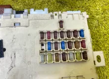 Блок предохранителей LEXUS LS430 2003 8273050101 UCF30L/UCF30L/UCF30 3UZFE, передний