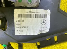 Замок двери Mercedes-Benz SLK-Class 2012 A1727600240 R172.447 M271DE18AL, передний правый