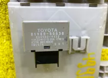 Блок предохранителей салон TOYOTA 4RUNNER 2006 8273035040 UZN210/UZN215/RZN215W/GRN215W/GRN210/TRN215W/KDN215W/VZN215W 2UZFE, передний