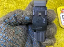 Кнопка включения обогрева руля INFINITI QX56/QX80/ARMADA/PATROL 2012 251931LA0A Z62/Y62 VK56VD, передняя