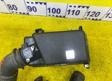 Корпус воздушного фильтра TOYOTA ISIS 2011/Цвет 070 1770537151 ZGM10G/ZGM10W/ZGM15G/ZGM15W 2ZRFAE, передний