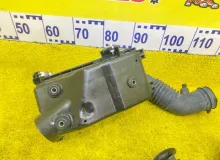 Корпус воздушного фильтра TOYOTA ISIS 2011/Цвет 070 1770537151 ZGM10G/ZGM10W/ZGM15G/ZGM15W 2ZRFAE, передний