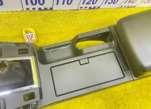 Бардачок между сиденьями SUZUKI ESCUDO 2006/Цвет Z2S 7591064J00 TA74W/TD54W/TD94W/TDA4W/TDB4W M16A, передний