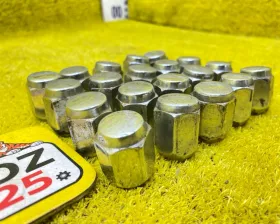 Гайка на колесо TOYOTA