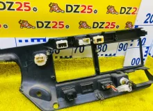 Консоль магнитофона TOYOTA LAND CRUISER 1994/Цвет 183 5541260020 HDJ81 1HDT, передний