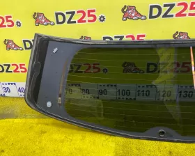 Стекло двери багажника Nissan