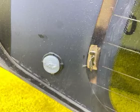 Стекло двери багажника Nissan