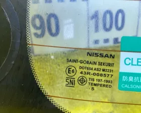 Стекло двери багажника Nissan