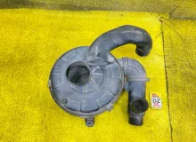 Корпус воздушного фильтра SUZUKI JIMNY SIERRA/JIMNY 1996/Цвет Y13B 1370080C10 JB32W G13B, передний