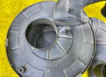 Корпус воздушного фильтра SUZUKI JIMNY SIERRA/JIMNY 1996/Цвет Y13B 1370080C10 JB32W G13B, передний