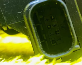 Замок стекла двери багажника Land Rover