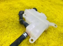 Бачок расширительный TOYOTA LAND CRUISER PRADO 2020/Цвет 070 1664011020 GDJ150W/GDJ150R/GDJ150L/GDJ150/GDJ151W/GDJ151/GDJ155L/GDJ155R/GDJ155 1GDFTV, передний