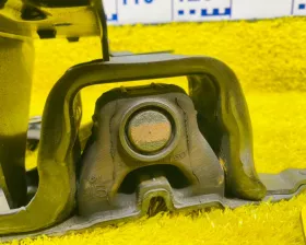 Подушка коробки передач TOYOTA