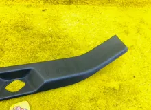 Пластик замка багажника TOYOTA ROOMY/TANK/THOR/JUSTY 2017/Цвет XG3 64716B1080 M910A/M910S/M910F/M900S/M900A/M900F 1KRFE, задний