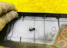 Пластик замка багажника TOYOTA ROOMY/TANK/THOR/JUSTY 2017/Цвет X07 64716B1080 M910A/M910S/M910F/M900S/M900A/M900F 1KRFE, задний