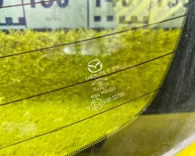 Стекло двери багажника Mazda