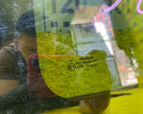 Стекло двери NISSAN