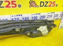 Доводчик двери TOYOTA NOAH 2014/Цвет 070 8500628171 ZWR80G 2ZRFXE, задний левый