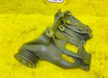 Кронштейн крепления компрессора кондиционера TOYOTA LAND CRUISER PRADO 2002 8843135220 VZJ121W 5VZFE, передний