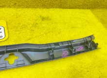 Пластик замка багажника TOYOTA NOAH 2014/Цвет 202 6793528100C0 ZRR85W 3ZRFAE, задний