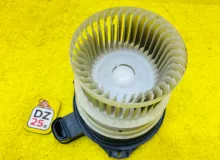 Мотор печки TOYOTA NOAH 2014/Цвет 1F7 8710328130 ZWR80G 2ZRFXE, передний