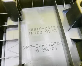 Бардачок между сиденьями TOYOTA