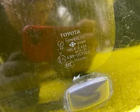 Стекло двери Toyota