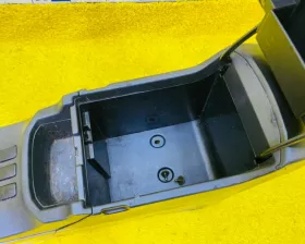 Бардачок между сиденьями TOYOTA