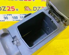 Бардачок между сиденьями TOYOTA