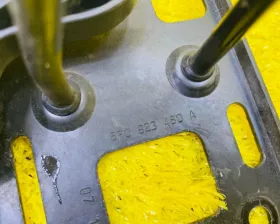 Замок капота VAG