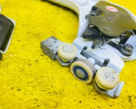 Ролик раздвижной двери NISSAN