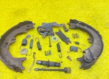 Механизм стояночного тормоза TOYOTA LAND CRUISER 2001/Цвет 064 UZJ100W 2UZFE, задний правый