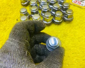 Гайка на колесо TOYOTA